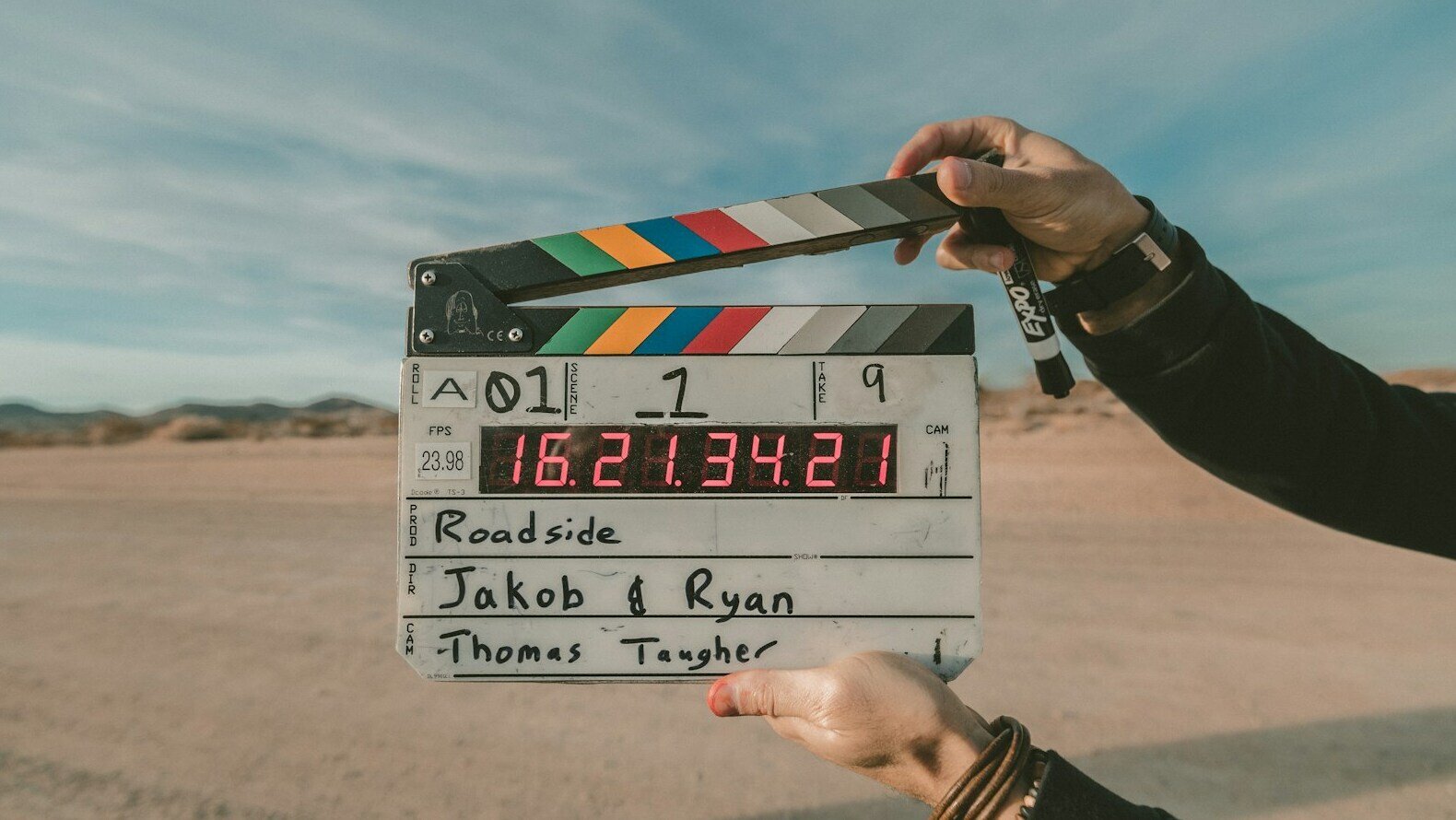 کلاکت فیلم‌برداری در دست عوامل؛ نماد تنیس در سینما و سریال